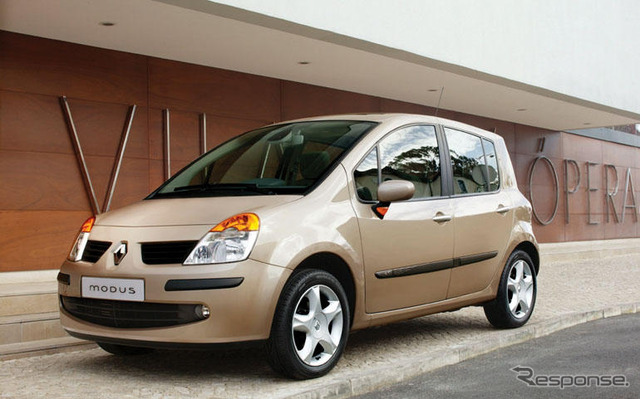 Nissan halts cube production