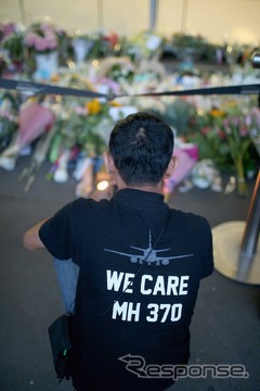 祈りを捧げるMH370便乗客の親族（資料画像）