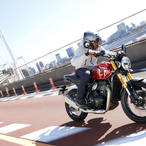【トライアンフ スピード400 試乗】軽量、軽快！老若男女にオススメできる、都会派400cc…佐川健太郎 画像