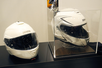 【東京モーターサイクルショー16】ワイズギアが提案する「究極のヘルメット」、多機能でもリーズナブル 画像