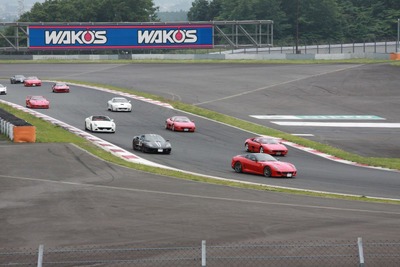 オーナーズイベントにフェラーリ、ランボルギーニ200台以上が集結…富士スピードウェイ 画像