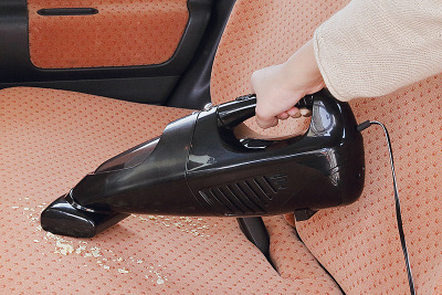 サンワサプライ、車内清掃に便利なサイクロン式ハンディクリーナーを発売 画像