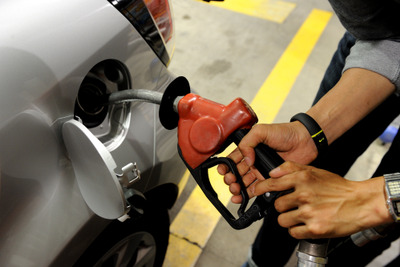 レギュラーガソリン、前週比1.7円高の127.7円…OPEC減産合意で原油価格上昇 画像
