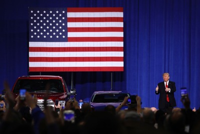 トランプ大統領、オバマ前大統領の燃費規制の見直しを発表 画像
