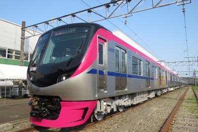京王電鉄、16年ぶり新型車両「5000系」公開…座席指定列車は2018年春から 画像