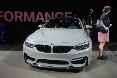 BMW M3、軽量な「CS」公開…460hpに強化【ロサンゼルスモーターショー2017】 画像
