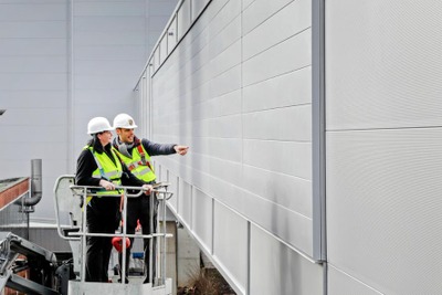 工場の壁がNOxを吸収…ポルシェ初のEVスポーツ『タイカン』生産で 画像