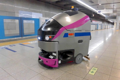 ロボット床面洗浄機「京王ライナー」モデル、新宿駅に導入 画像