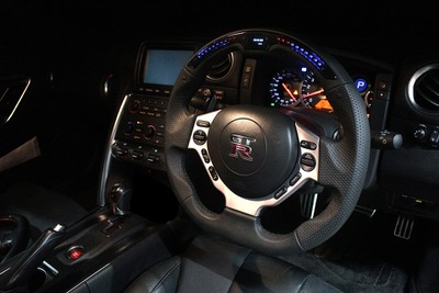 ダムド、R35 GT-R用スマートステアリングを発売…LEDで車両情報を表示 画像