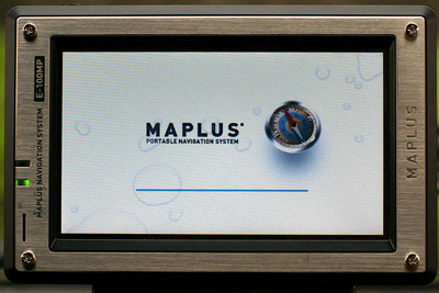 【MAPLUS PND登場】エディアの“全部入り”最新PND「E-100MP」を写真蔵でチェック 画像