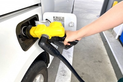 ガソリン高騰抑制へ、政府が石油元売りに異例の補助金［新聞ウォッチ］ 画像