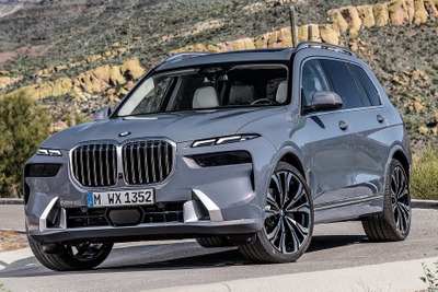 BMW『X7』、スワロフスキー製クリスタルヘッドライトが選択可能に…4月から欧州で 画像