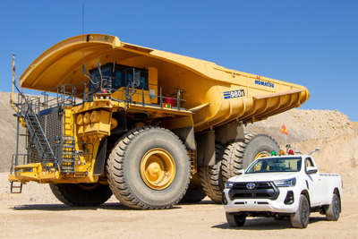 鉱山の無人ダンプトラックの運行システムで小型車両も自動走行、コマツとトヨタが共同開発へ 画像