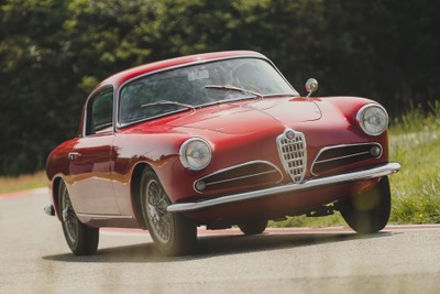 アルファロメオの最新スーパーカーと1956年製『1900スーパースプリント』が伊ミッレミリアを走る 画像