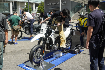 新型『DR-Z』が横浜に登場!「スズキ モーターサイクルコレクション2025」桜木町駅前で、“これからのバイク好き”に魅力アピール 画像