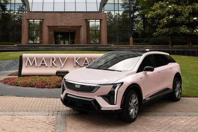 化粧品の「Mary Kay」、伝統のピンクキャデラックを電動SUV『オプティック』に刷新 画像