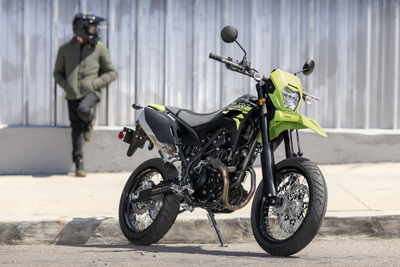 カワサキ『KLX230SM』、新カラーとスマホアプリ対応で9月15日発売…63万8000円 画像