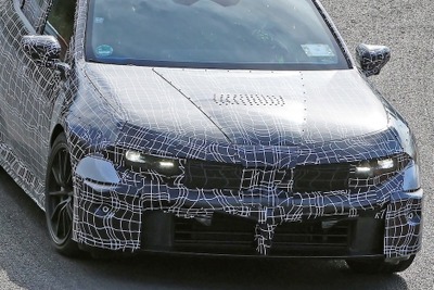 車名はどうなる?…電動版BMW『M3』がニュル出現! 4モーターで700馬力超えか 画像