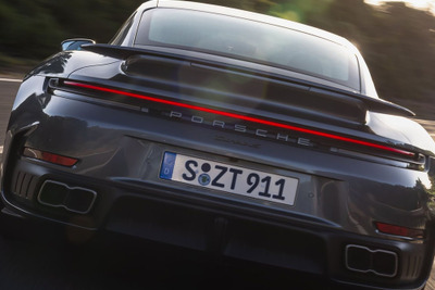 ハイブリッド化で歴代最強! ポルシェ『911ターボS』新型にSNSでは期待の声 画像