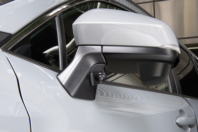 左折や縦列駐車の安全を確認、データシステムからトヨタ『カローラクロス』専用サイドカメラキット発売 画像