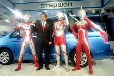 【ホンダ ステップワゴン 新型発表】伊東社長、ウルトラマンに“変身” 画像