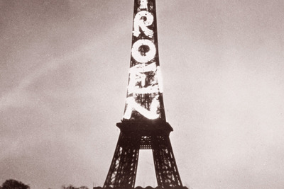 シトロエン90周年、エッフェル塔をライトアップ…心憎い演出 画像
