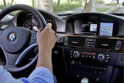 BMWとMINI、純正オーディオをiPod Outに対応…車両から操作可能 画像