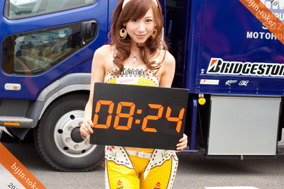 『サーキット時計』MFJ全日本ロードレース選手権レースクイーンが登場 画像