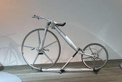 【東京ショー2003出品車】簡単には乗れないぜ……三菱の自転車 画像