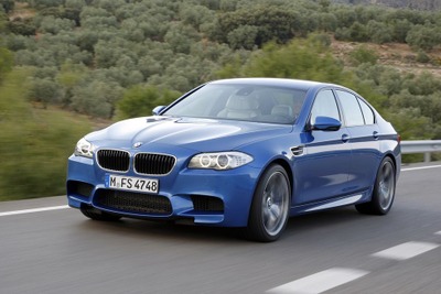 BMW M5 新型、ベールを脱ぐ 画像