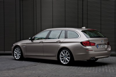 BMW 5シリーズツーリング に4輪駆動とV8ターボモデルを追加 画像