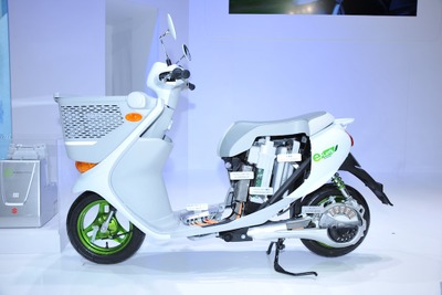スズキの電動バイク e-Let's、パナソニックが駆動システムを供給 画像