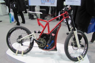【オートモーティブワールド12】半導体メーカーが電動アシスト自転車を製作 画像