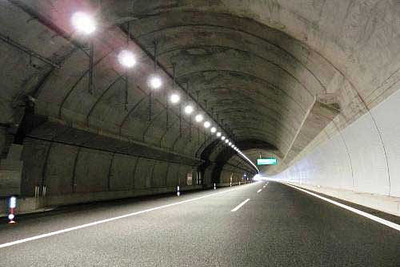GSユアサ、省エネタイプのトンネル照明器具を新東名に納入 画像