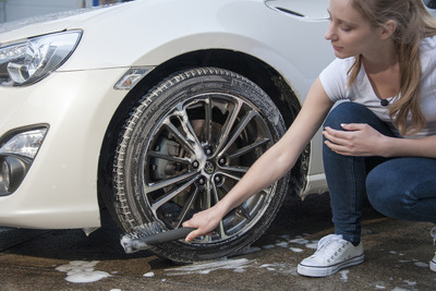 【洗車の新常識】トヨタ86専用の洗車ブラシで86を洗う［動画］ 画像