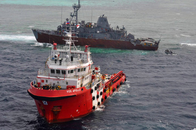 フィリピン沖で座礁した掃海艦USSガーディアン、燃料漏れ無し　米海軍 画像