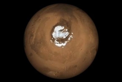 火星の北極を包み込むドライアイスと砂丘 画像