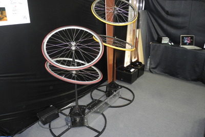 【JAPAN SHOP13】趣味が高じて、自転車の車輪でオブジェを製作 画像