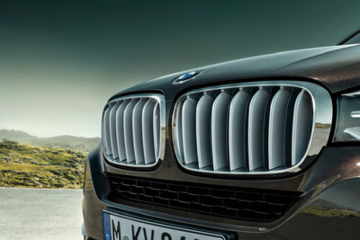 BMW、X5 新型を予告 画像