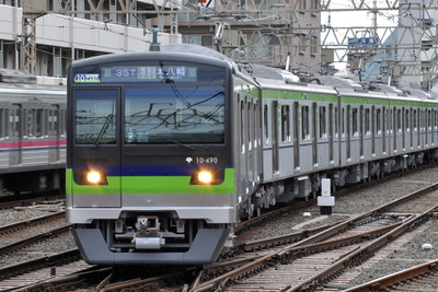 都営新宿線の新型車、10-300形3次車が運転開始 画像