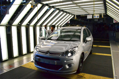 PSAプジョーシトロエン、仏オルネー工場で最終モデルがラインオフ 画像