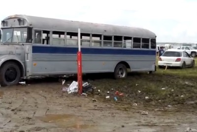 スバル インプレッサ、今度はスタックしたバスを救出…カナダ［動画］ 画像