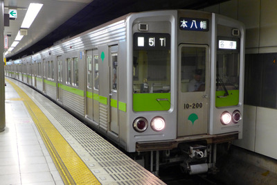 東京都交通局、都営新宿線全駅にホームドア設置へ 画像