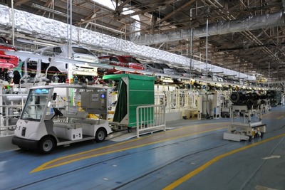 三菱 岡崎工場、生まれ変わった組立ライン…無人搬送車が活躍 画像