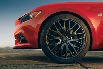 フォード マスタング 新型、米国仕様に「パフォーマンスパック」…足回りを専用チューン 画像