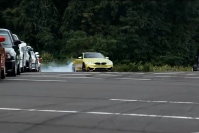 BMW M4クーペ、米国発売記念ドリフト…歴代Mカーが歓迎［動画］ 画像