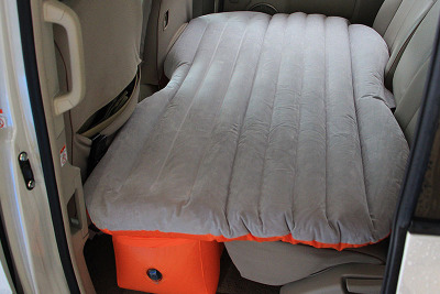 ビーズ、後部座席がフラットなベッドになるマットを発売…セダンでも快適車中泊 画像