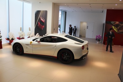 フェラーリ、購入時の魅力を強調…「オーナーになる夢を手に入れる場所」 画像