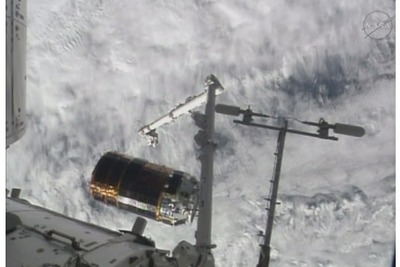 「こうのとり」5号機、国際宇宙ステーションから分離 画像