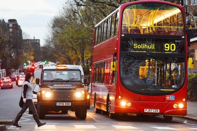 ランドローバー ディフェンダー、タクシー仕様が英ロンドンに登場 画像